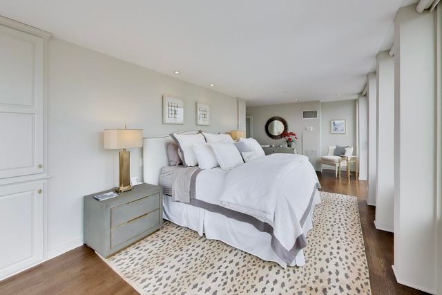 1230 N State Parkway 28A, Chicago, IL 60610