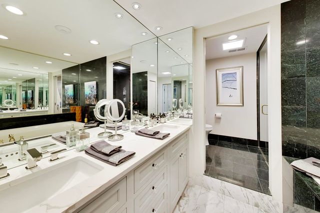 1230 N State Parkway 28A, Chicago, IL 60610