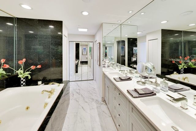 1230 N State Parkway 28A, Chicago, IL 60610