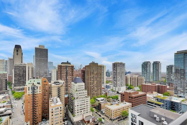 1230 N State Parkway 28A, Chicago, IL 60610