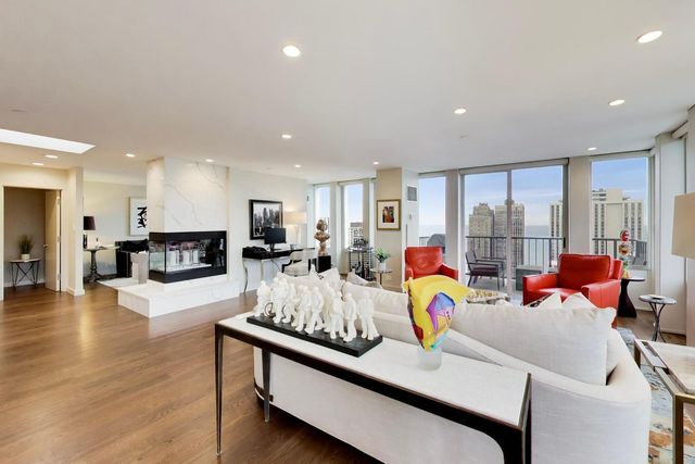 1230 N State Parkway 28A, Chicago, IL 60610