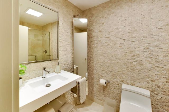 1230 N State Parkway 28A, Chicago, IL 60610