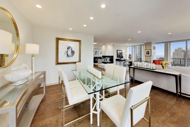 1230 N State Parkway 28A, Chicago, IL 60610