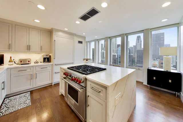 1230 N State Parkway 28A, Chicago, IL 60610