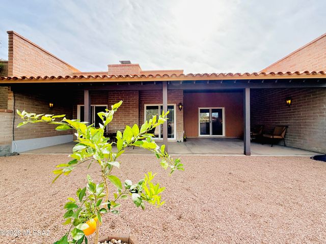 8449 N Via Tioga, Tucson, AZ 85704
