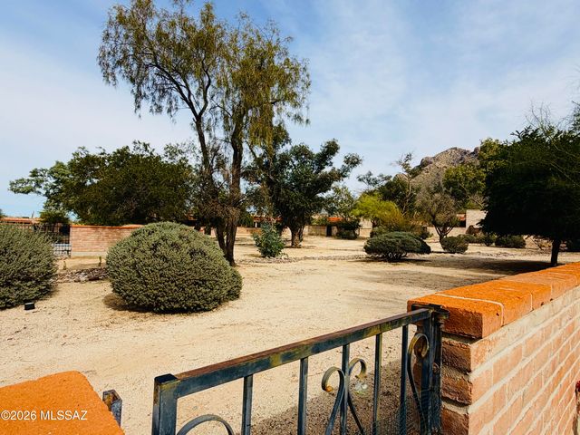 8449 N Via Tioga, Tucson, AZ 85704