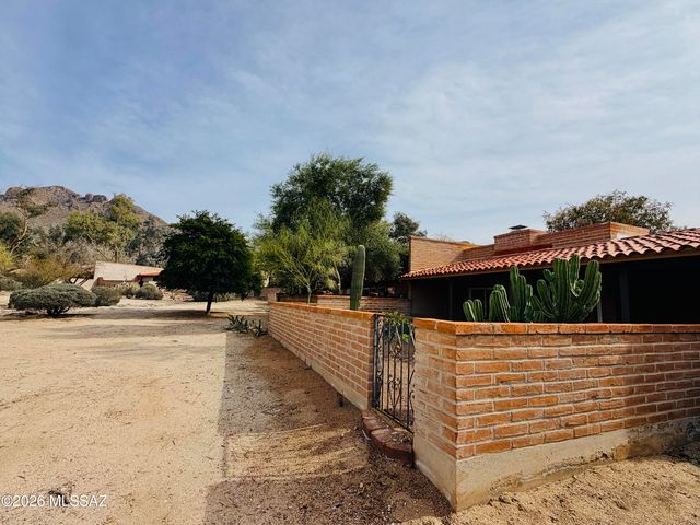 8449 N Via Tioga, Tucson, AZ 85704