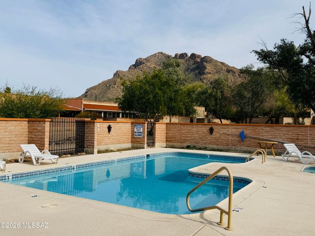 8449 N Via Tioga, Tucson, AZ 85704