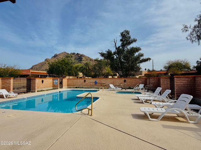 8449 N Via Tioga, Tucson, AZ 85704