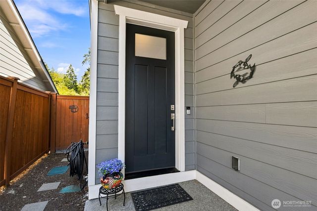 5612 Reef Lane NE, Lacey, WA 98516