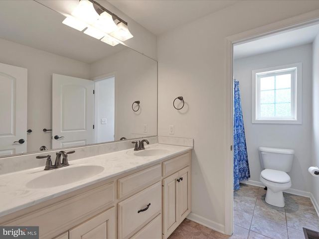5095 S DEERFIELD AVE, Mechanicsburg, PA 17050