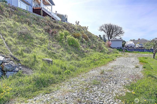 1110 Bayshore Drive, Camano Island, WA 98282
