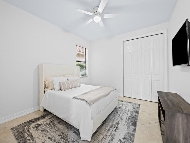 10920 HAWKS VISTA Street, Plantation, FL 33324