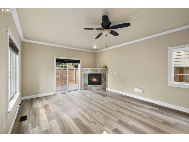 3903 Se CRYSTAL SPRINGS Blvd, Portland, OR 97202