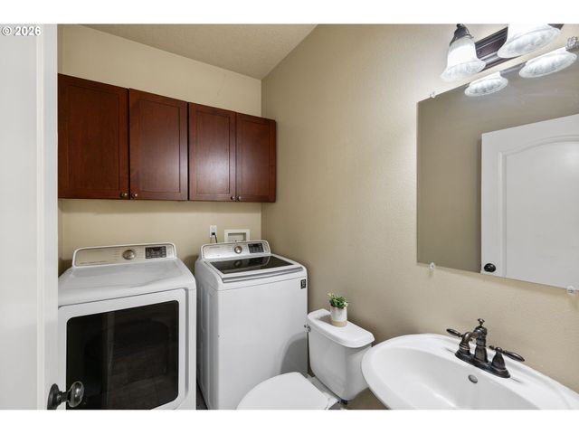 3903 Se CRYSTAL SPRINGS Blvd, Portland, OR 97202