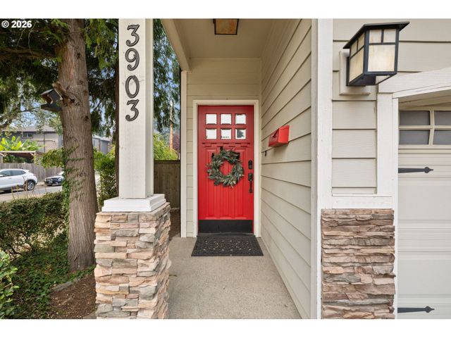 3903 Se CRYSTAL SPRINGS Blvd, Portland, OR 97202