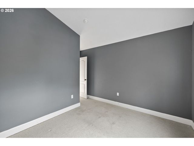 3903 Se CRYSTAL SPRINGS Blvd, Portland, OR 97202
