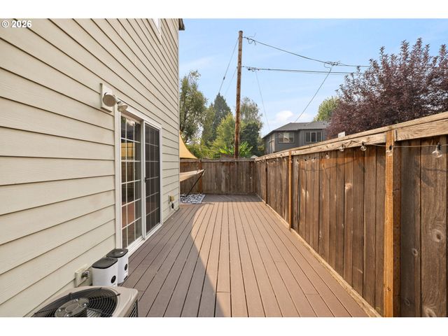 3903 Se CRYSTAL SPRINGS Blvd, Portland, OR 97202