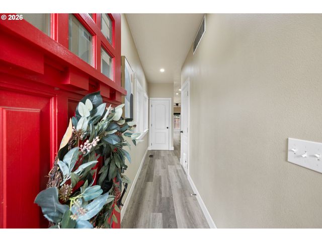 3903 Se CRYSTAL SPRINGS Blvd, Portland, OR 97202