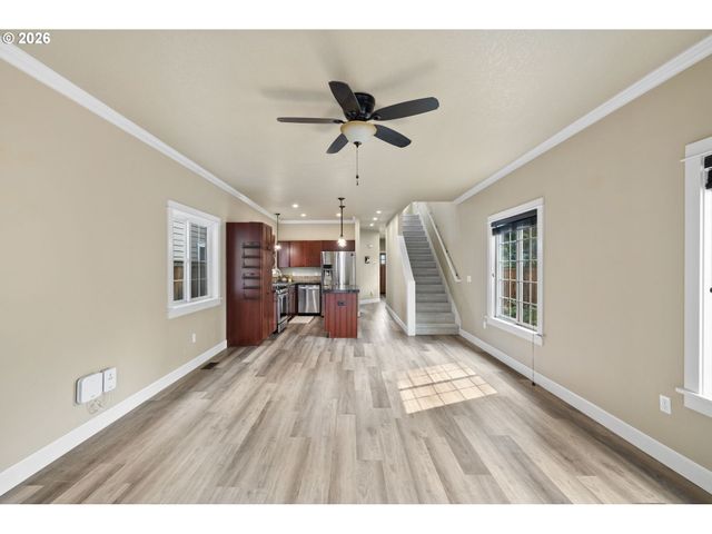 3903 Se CRYSTAL SPRINGS Blvd, Portland, OR 97202