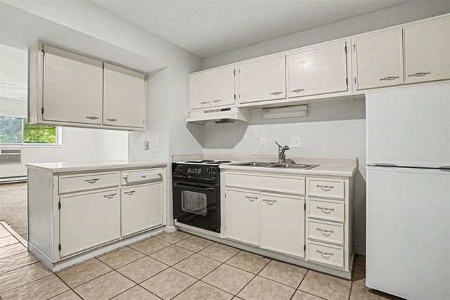 722 W Kilgore Road 102, Kalamazoo, MI 49008