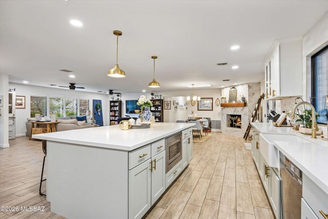 6020 N Swan Road, Tucson, AZ 85718
