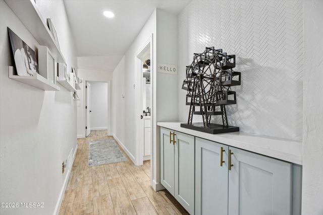 6020 N Swan Road, Tucson, AZ 85718
