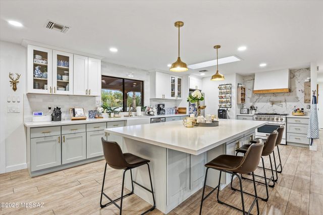 6020 N Swan Road, Tucson, AZ 85718