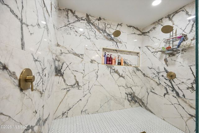 6020 N Swan Road, Tucson, AZ 85718