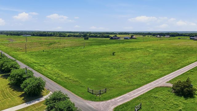 232 La Buena Vida Drive, Gunter, TX 75058