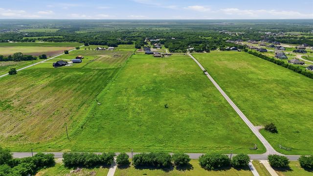 232 La Buena Vida Drive, Gunter, TX 75058