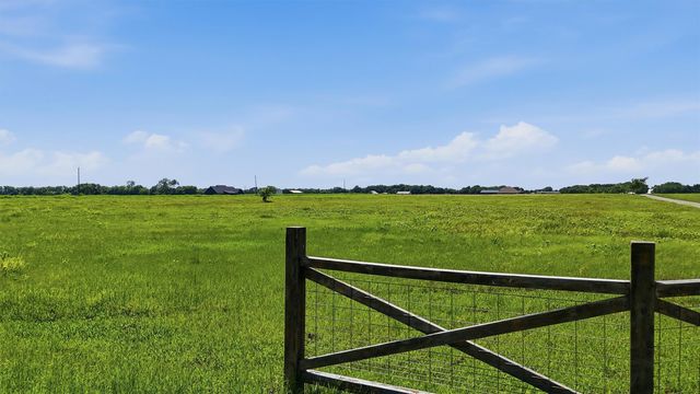 232 La Buena Vida Drive, Gunter, TX 75058