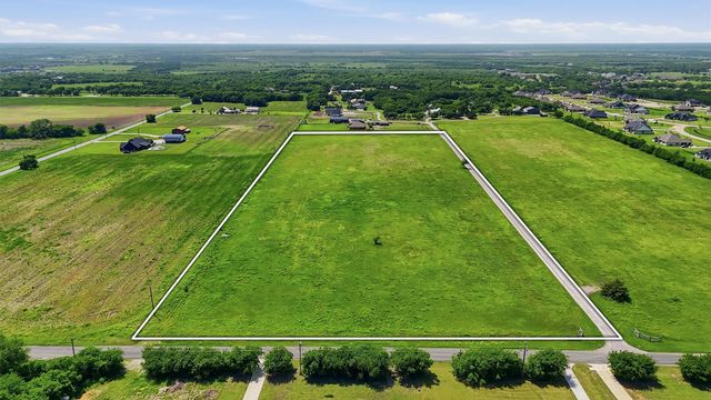 232 La Buena Vida Drive, Gunter, TX 75058