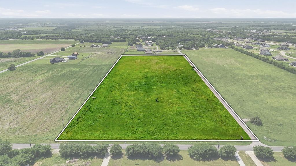 232 La Buena Vida Drive, Gunter, TX 75058
