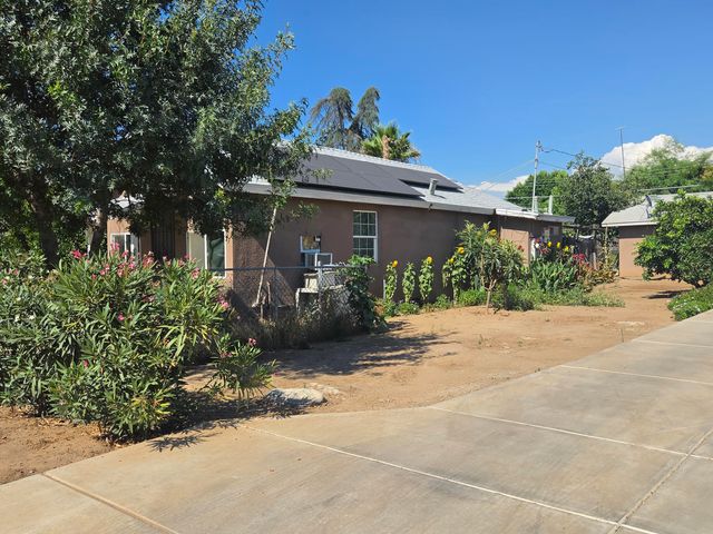 1124 S 1st Avenue, Dinuba, CA 93618