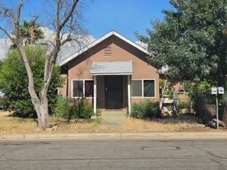 1124 S 1st Avenue, Dinuba, CA 93618
