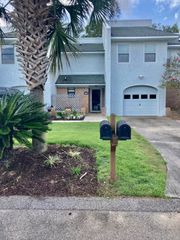 38 Meander Row 11, Charleston, SC 29412