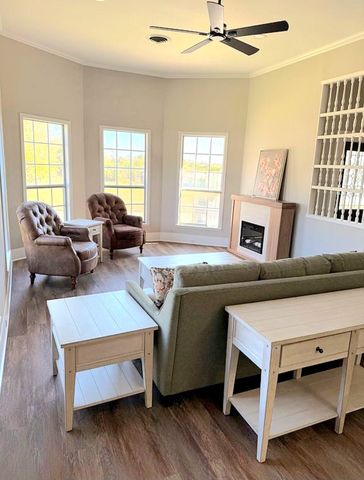 206 Mulberry, Hallettsville, TX 77964