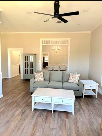 206 Mulberry, Hallettsville, TX 77964