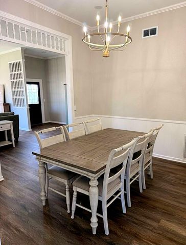 206 Mulberry, Hallettsville, TX 77964