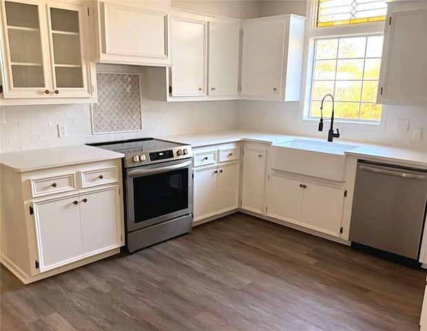 206 Mulberry, Hallettsville, TX 77964