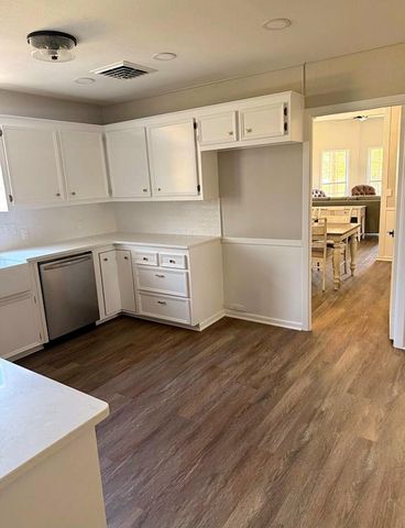 206 Mulberry, Hallettsville, TX 77964