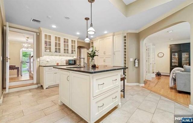 12 Lawrence Parkway, Tenafly, NJ 07670