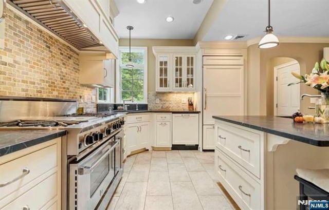 12 Lawrence Parkway, Tenafly, NJ 07670
