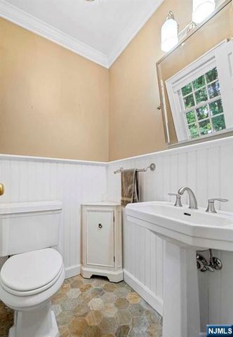 12 Lawrence Parkway, Tenafly, NJ 07670