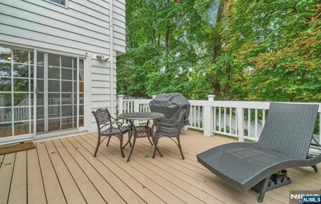 12 Lawrence Parkway, Tenafly, NJ 07670