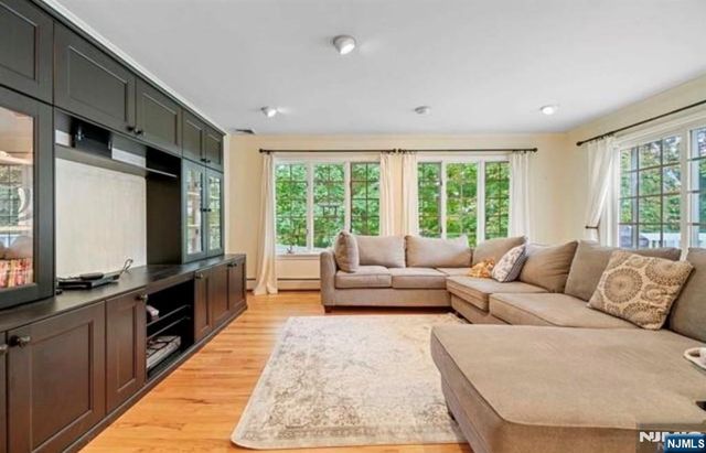 12 Lawrence Parkway, Tenafly, NJ 07670