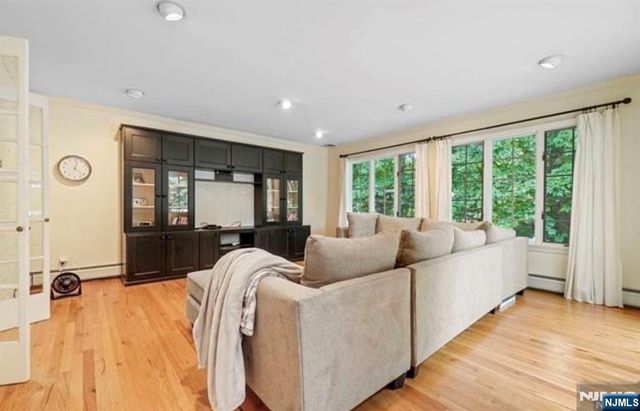 12 Lawrence Parkway, Tenafly, NJ 07670