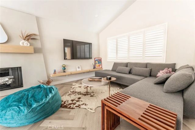 575 N Burton Way, Palm Springs, CA 92262