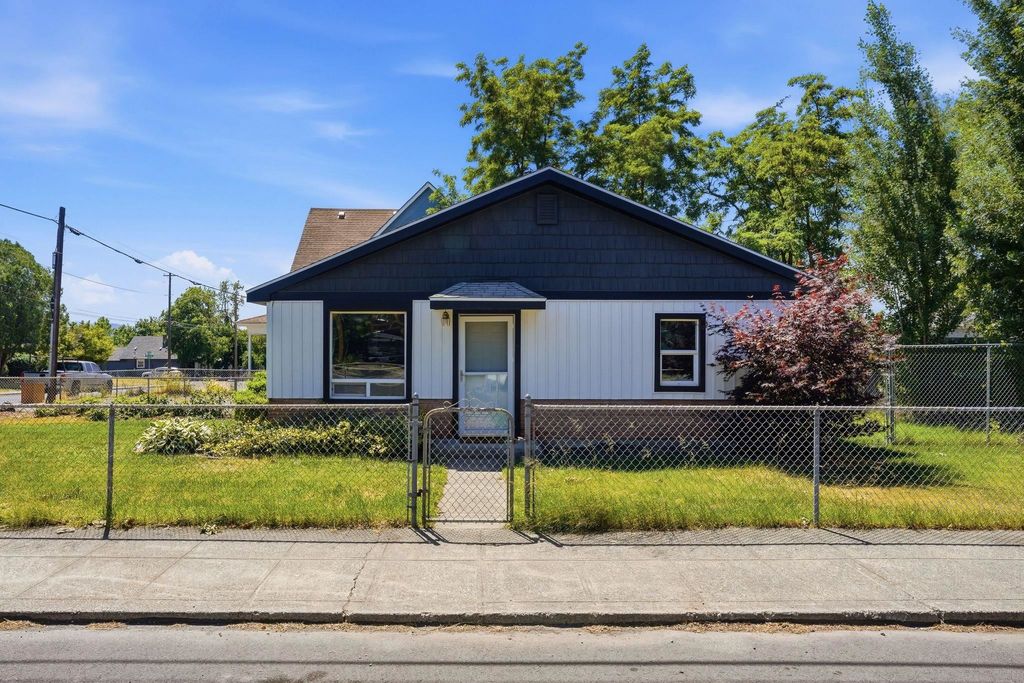 3017 N Standard St, Spokane, WA 99207